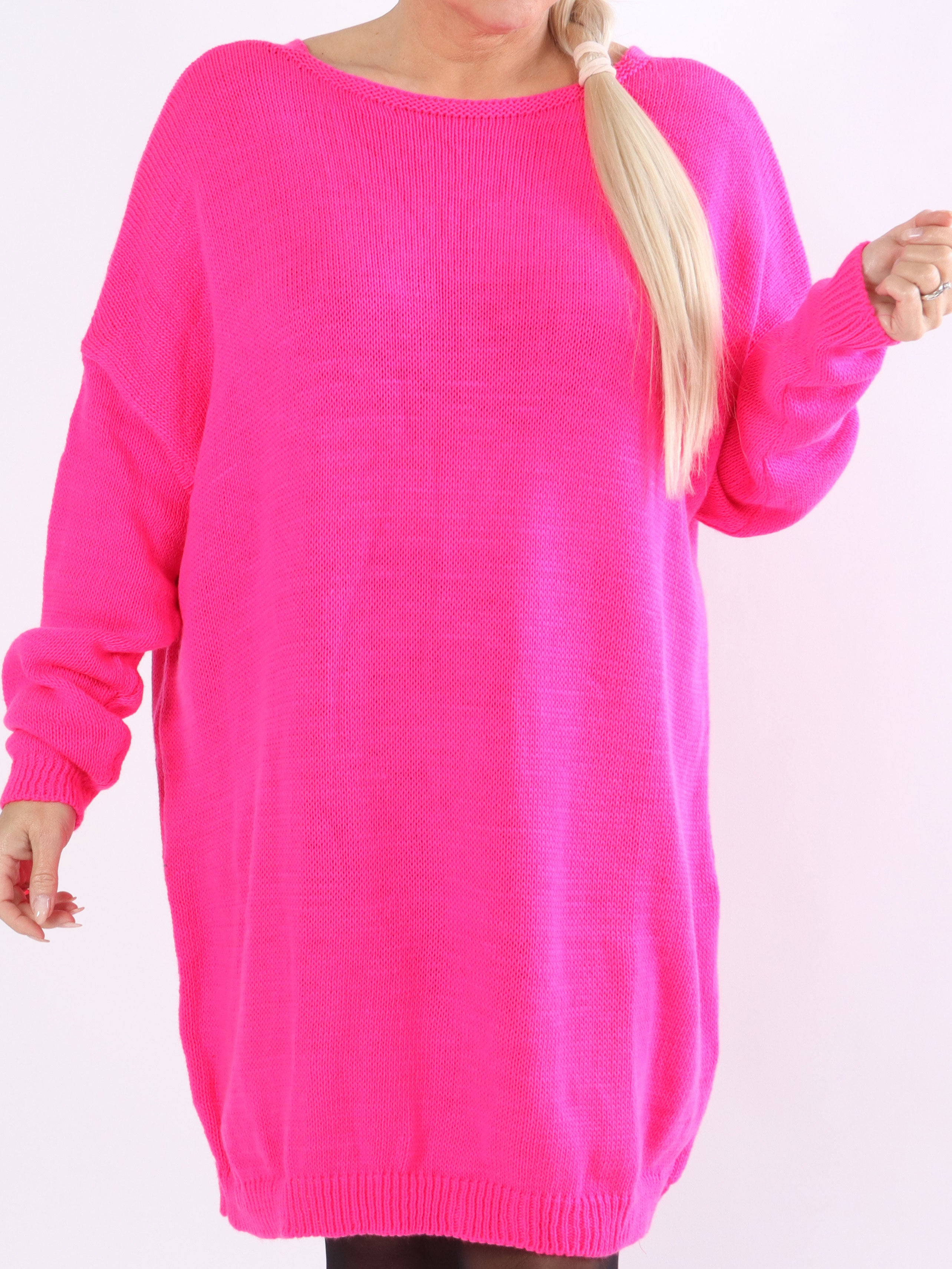 Stella - Simpel strikkjole i plus size med dyb ryg